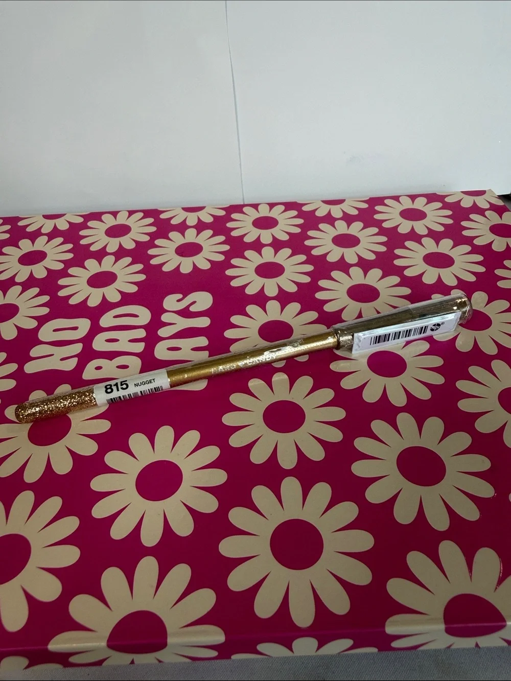 Hard Candy Gold Glitter Eyeliner Pencil with Sharpener Color Nugget